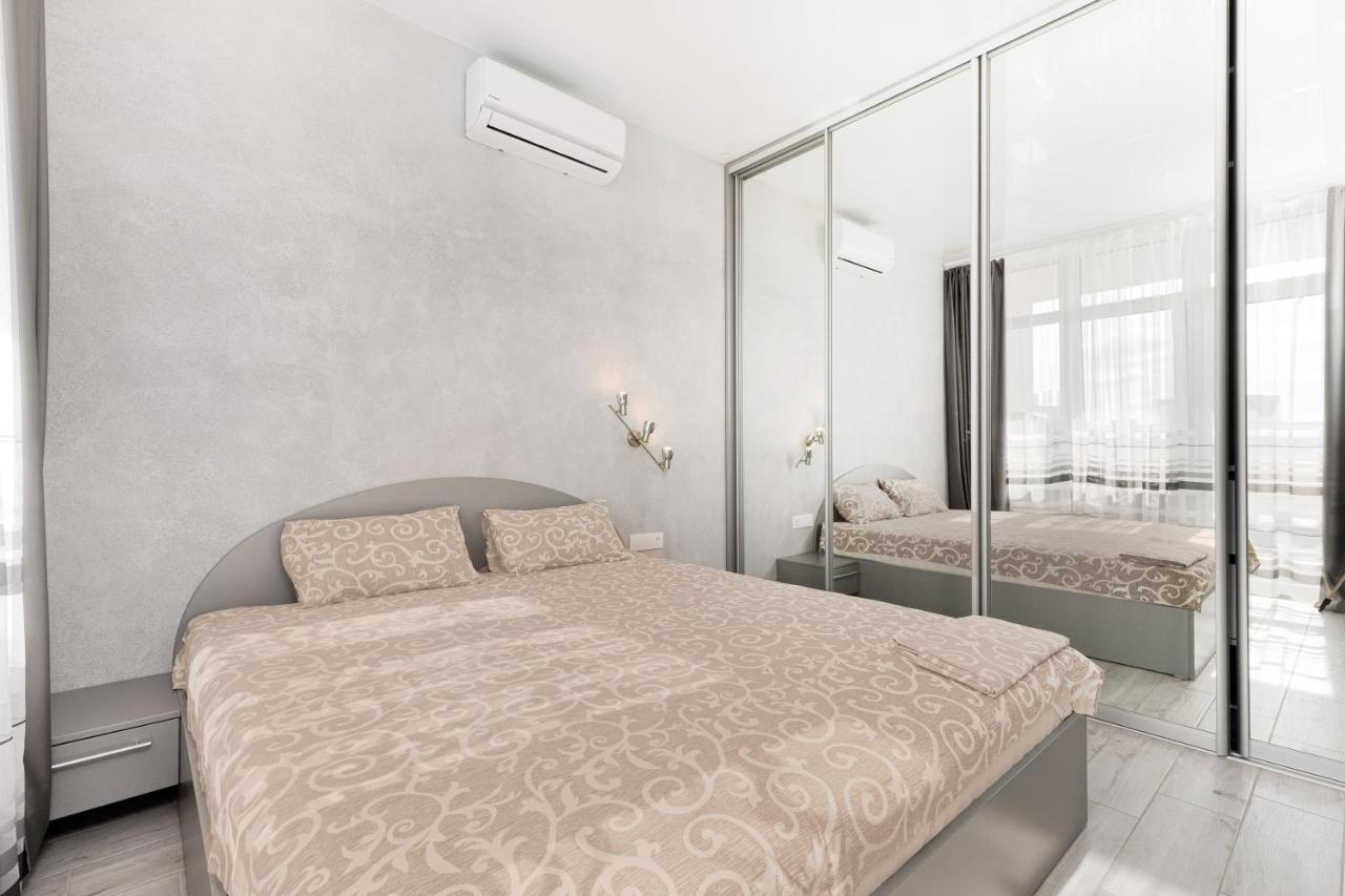 Pearl 44 Apartment With Terrace โอเดสซา ภายนอก รูปภาพ